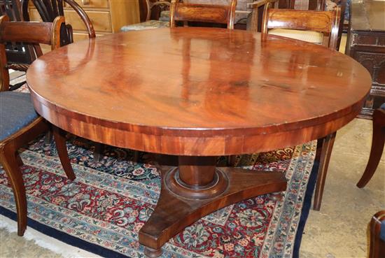 A large circular hall table (no bolts), width 122.5cm, depth 122.5cm, height 72.5cm